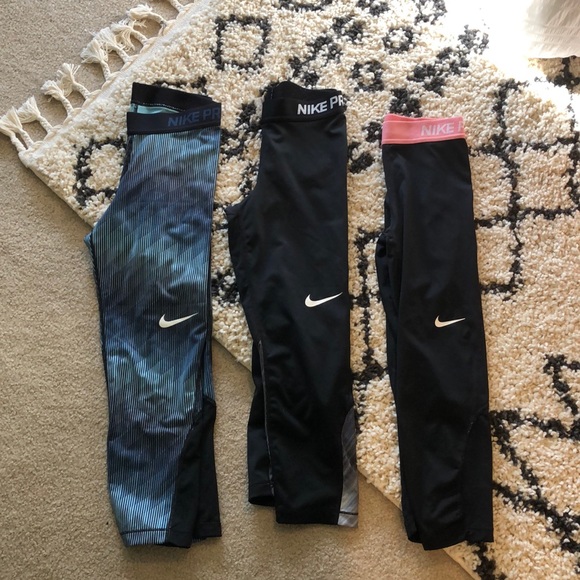 bundle of 3 pairs of nike pro capri leggings - Picture 1 of 3
